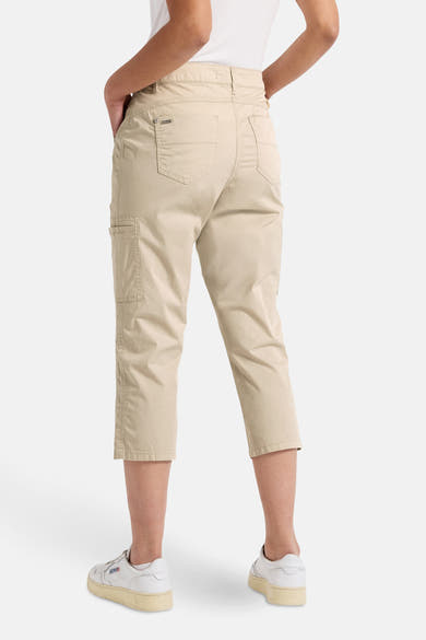 Pantalon cargo beige de STREET ONE, longueur 3/4, avec poches cargo latérales et coupe décontractée.