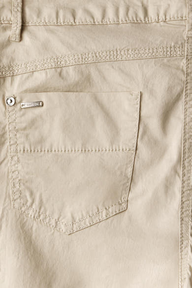 Pantalon cargo beige de STREET ONE, avec une poche plaquée et une couture décorative visible.