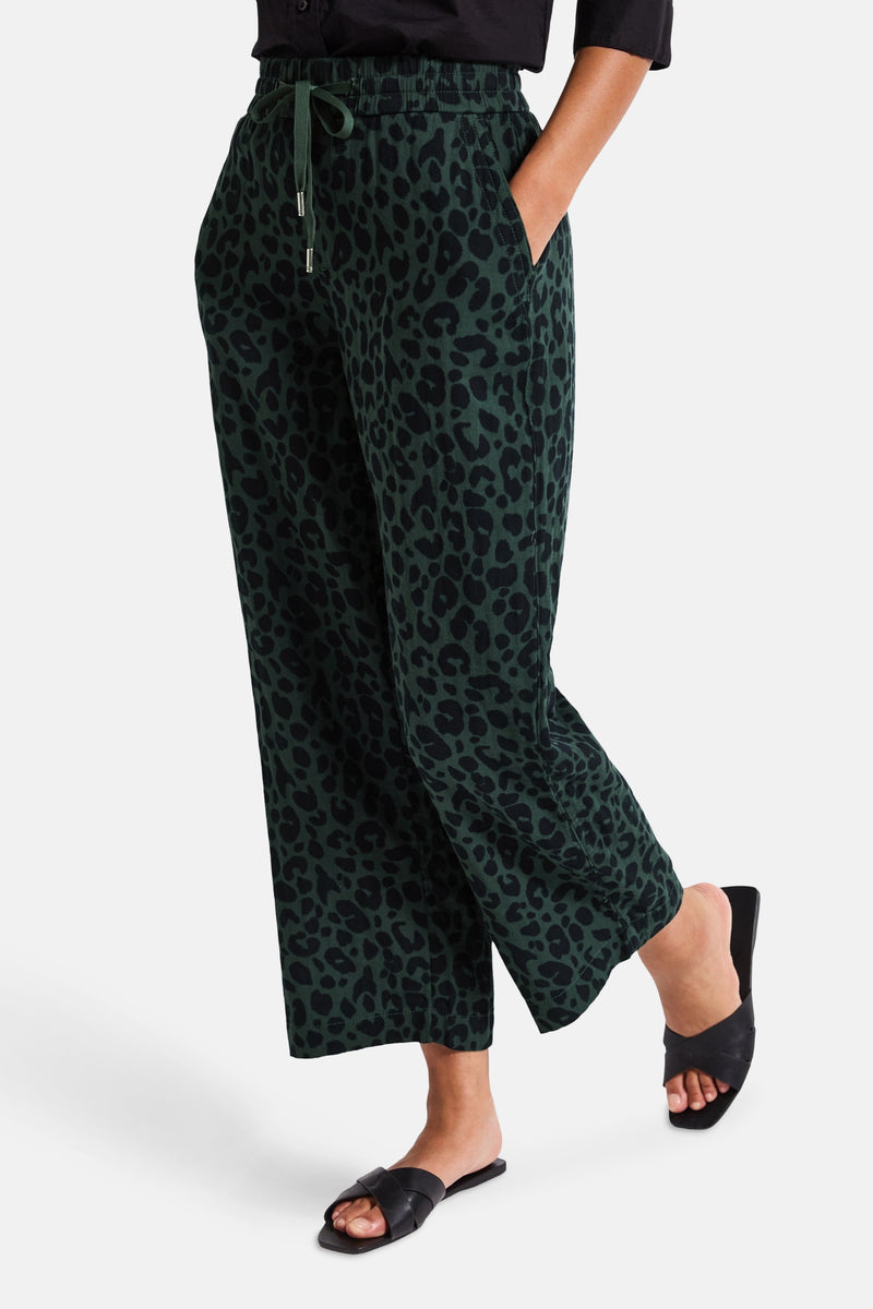 Wijde broek met meerkleurige luipaardprint van STREET ONE, met trekkoord.