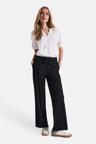 Pantalon noir en velours côtelé de STREET ONE, avec cordon de serrage à la taille et poches latérales.