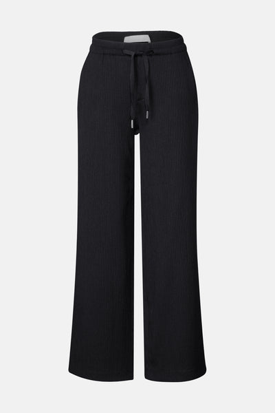 Pantalon noir en maille côtelée de Street One, avec cordon de serrage à la taille.
