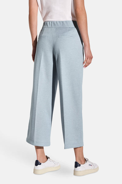 Blauwe broek van STREET ONE met achterpockets en een ruime pasvorm.