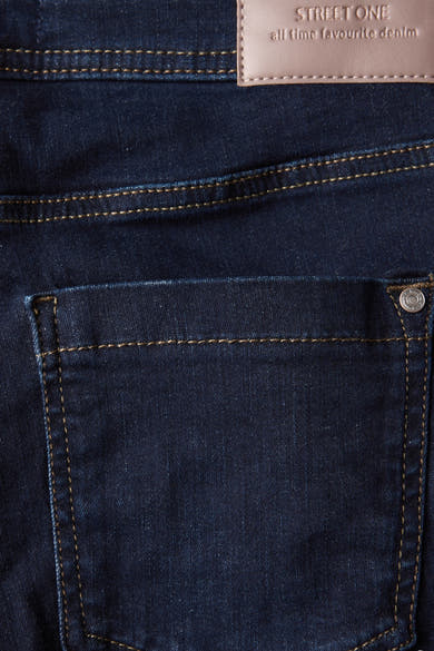 Jean slim en denim bleu moyen de Street One avec poche arrière surpiquée et patch logo.