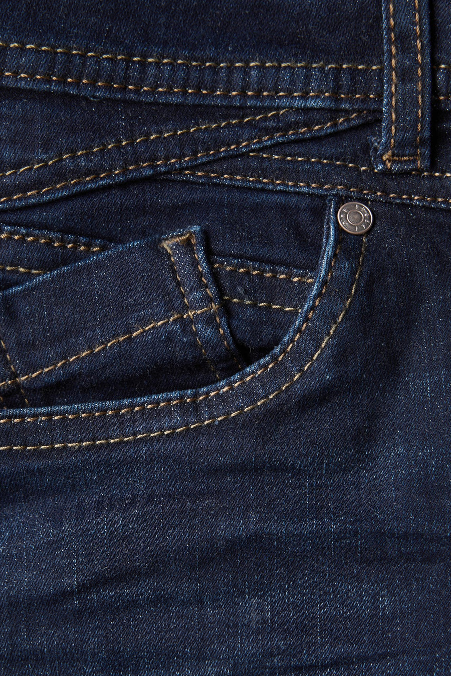 Jean slim en denim bleu moyen de STREET ONE avec poche et coutures apparentes.
