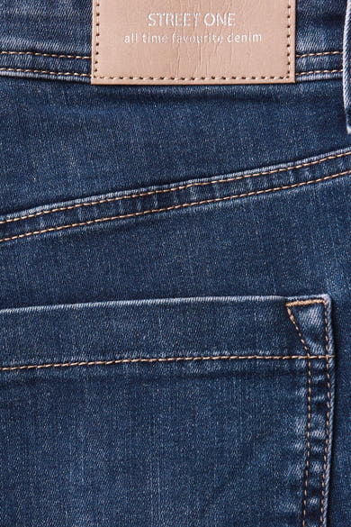Jean large en denim bleu moyen de STREET ONE, avec poches et surpiqûres contrastantes.
