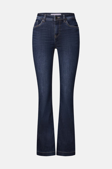Jean bootcut en denim bleu foncé de STREET ONE, avec étiquette 'ALL TIME FAVOURITE DENIM' sur la ceinture, délavage subtil et coutures contrastantes.