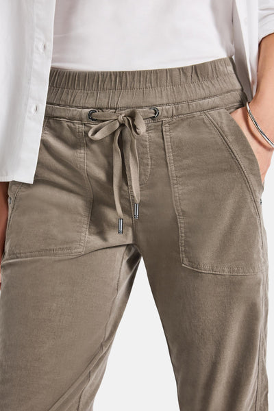 Pantalon coloré brun par STREET ONE, avec cordon de serrage et poches cargo.