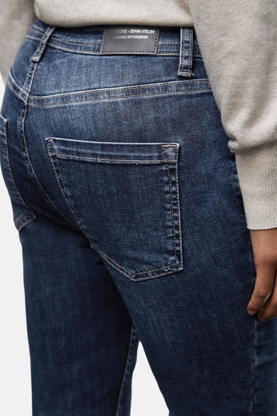 Slim jeans in donkerblauw denim van Street One, met een vierkante achterzak en stikseldetail.