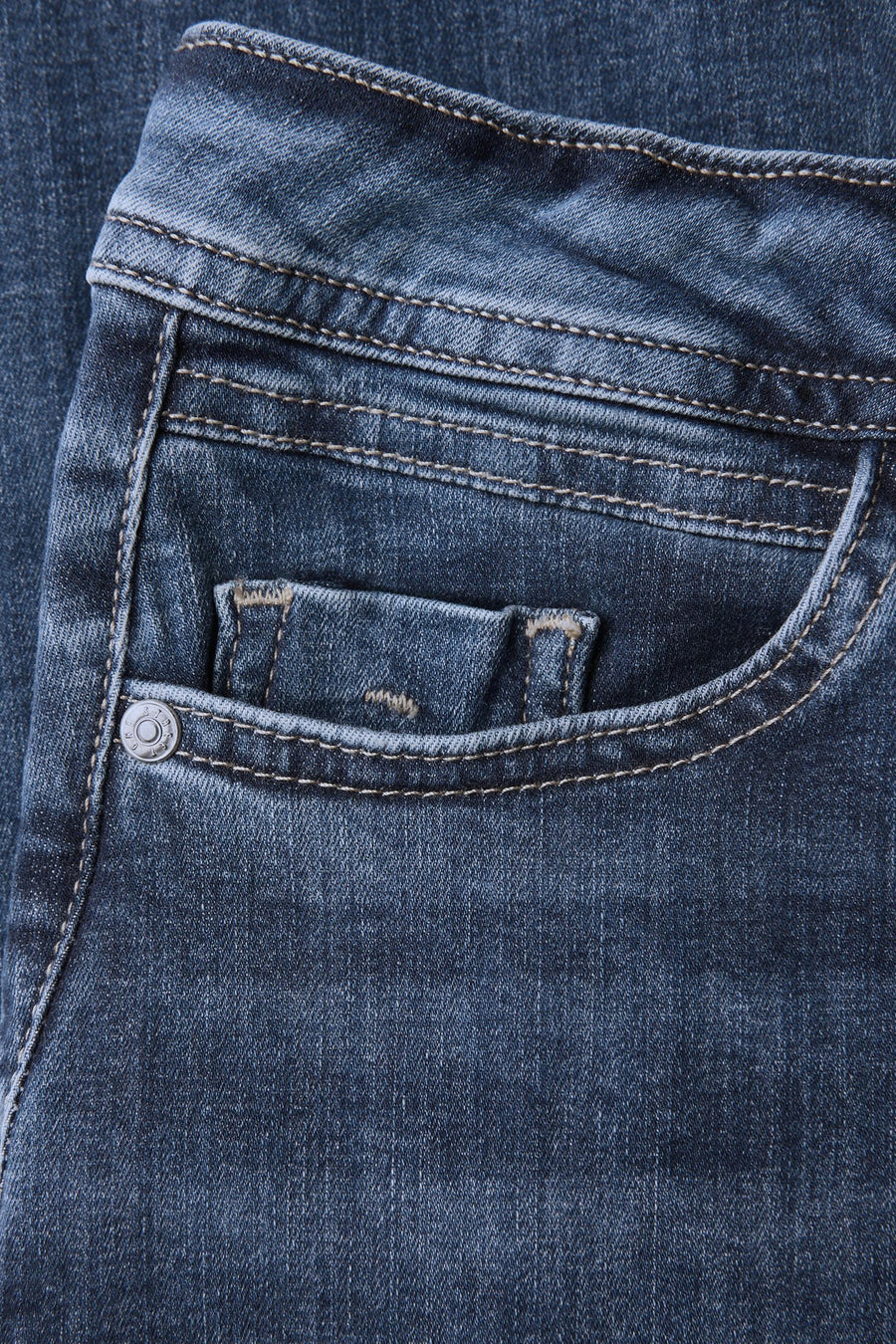 Slim jeans in donkerblauw denim van STREET ONE, met zak en zichtbare naden.