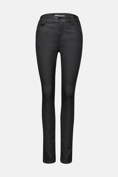 Pantalon noir de STREET ONE, coupe skinny, avec poches cavalières et détails discrets à la taille.