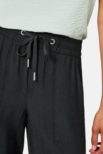 Pantalon noir décontracté de Street One, cordon de serrage à la taille et texture en lin.
