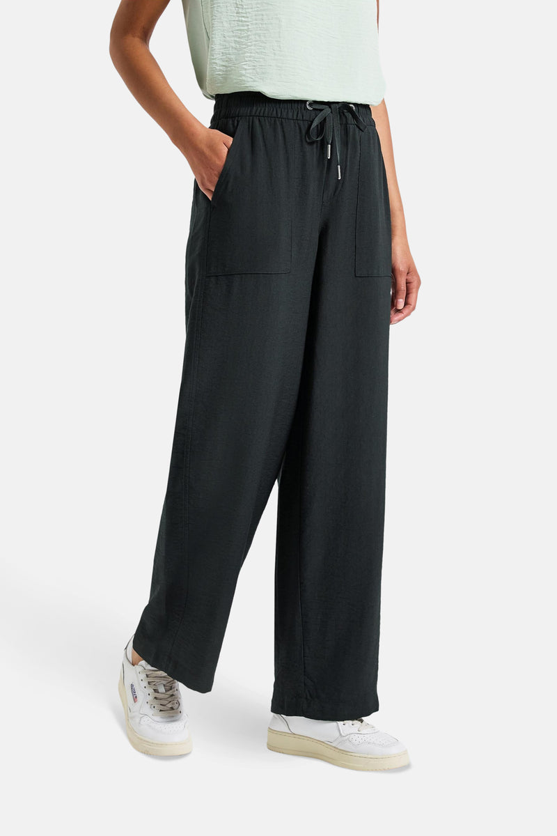 Groene broek van Street One met opgestikte zakken en trekkoord.