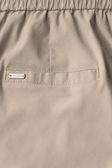 Pantalon beige uni de Street One avec élastique à la taille et poche arrière passepoilée.