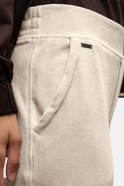 Pantalon écru en velours côtelé de Street One, avec poche et détail de logo.