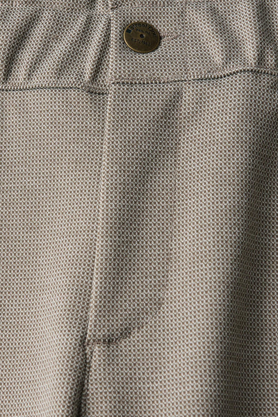 Beige kostuumbroek van STREET ONE, met ruitpatroon en decoratieve knoop.