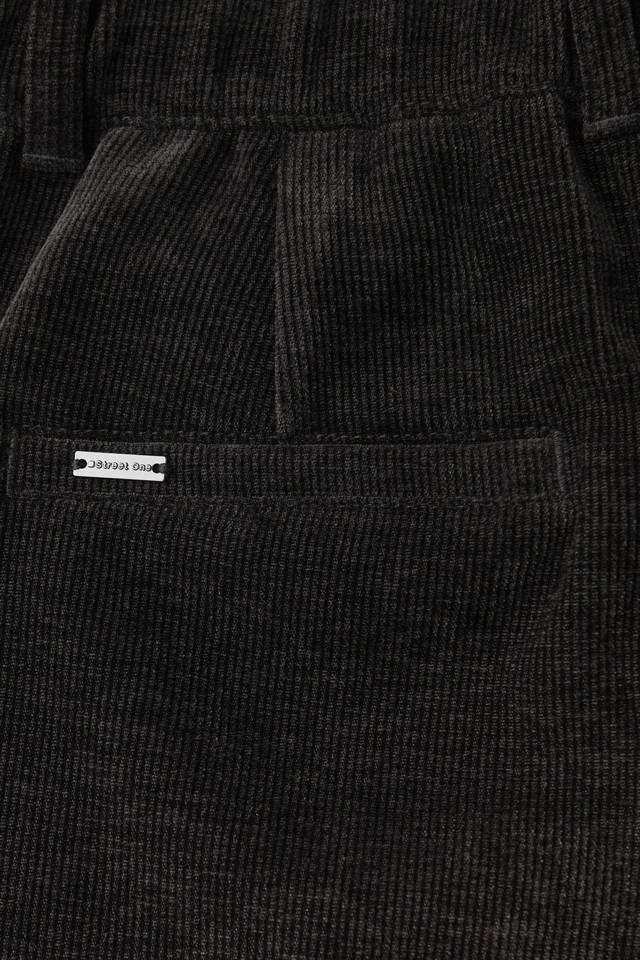 Bruine pantalons de costume de STREET ONE en velours côtelé avec poche arrière.