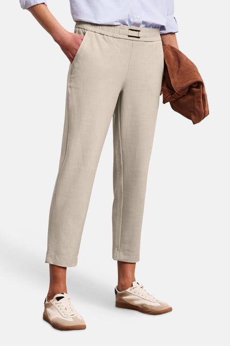 Pantalon de costume beige de STREET ONE avec taille élastiquée, boucle foncée et ourlets retroussés.