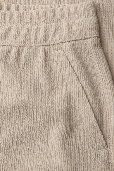 Pantalon beige de STREET ONE à texture gaufrée avec taille élastique et poche latérale.