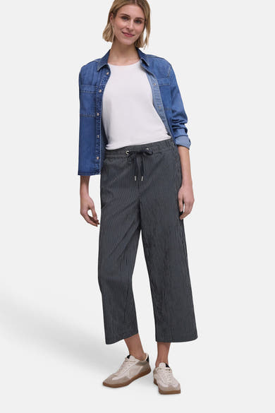 Pantalon bleu marine à rayures blanches de STREET ONE, avec cordon de serrage, coupe large et longueur raccourcie.