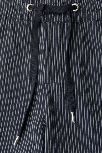 Pantalon seersucker bleu marine à rayures fines de STREET ONE, avec cordon et œillets argentés gravés.