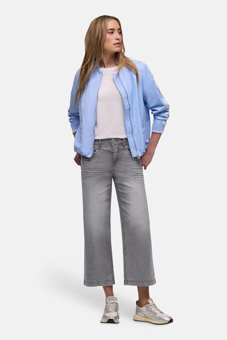 Jean large en denim gris de STREET ONE, avec une coupe ample et décontractée.