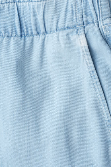 Jean large denim bleu clair de STREET ONE avec taille élastiquée froncée et détail de poche latérale.