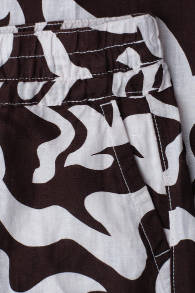 Bruin en wit kostuumbroek van STREET ONE met abstract patroon, elastische tailleband en zakdetail.