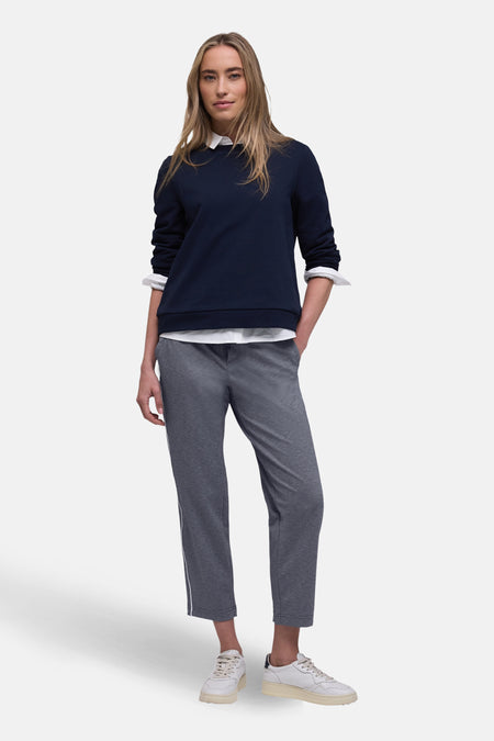Pantalon de costume bleu de STREET ONE, avec une bande blanche sur le côté et une coupe décontractée.