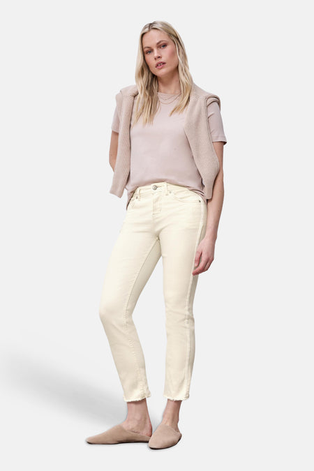 Jean coloré blanc cassé en denim, de Street One, avec ourlet frangé.