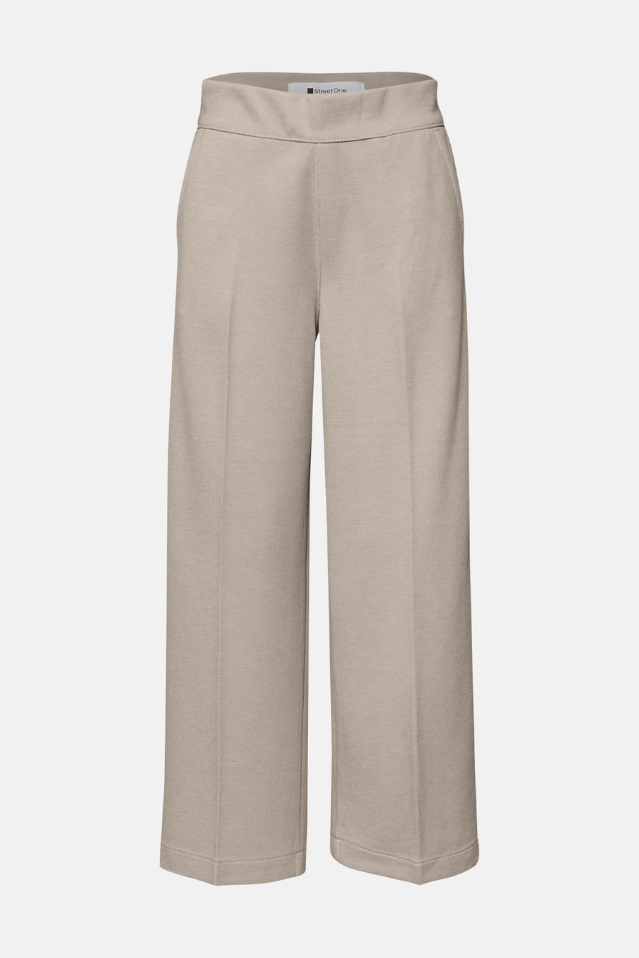 Beige kostuumbroek van Street One, wijde pasvorm en 7/8 lengte op effen achtergrond.