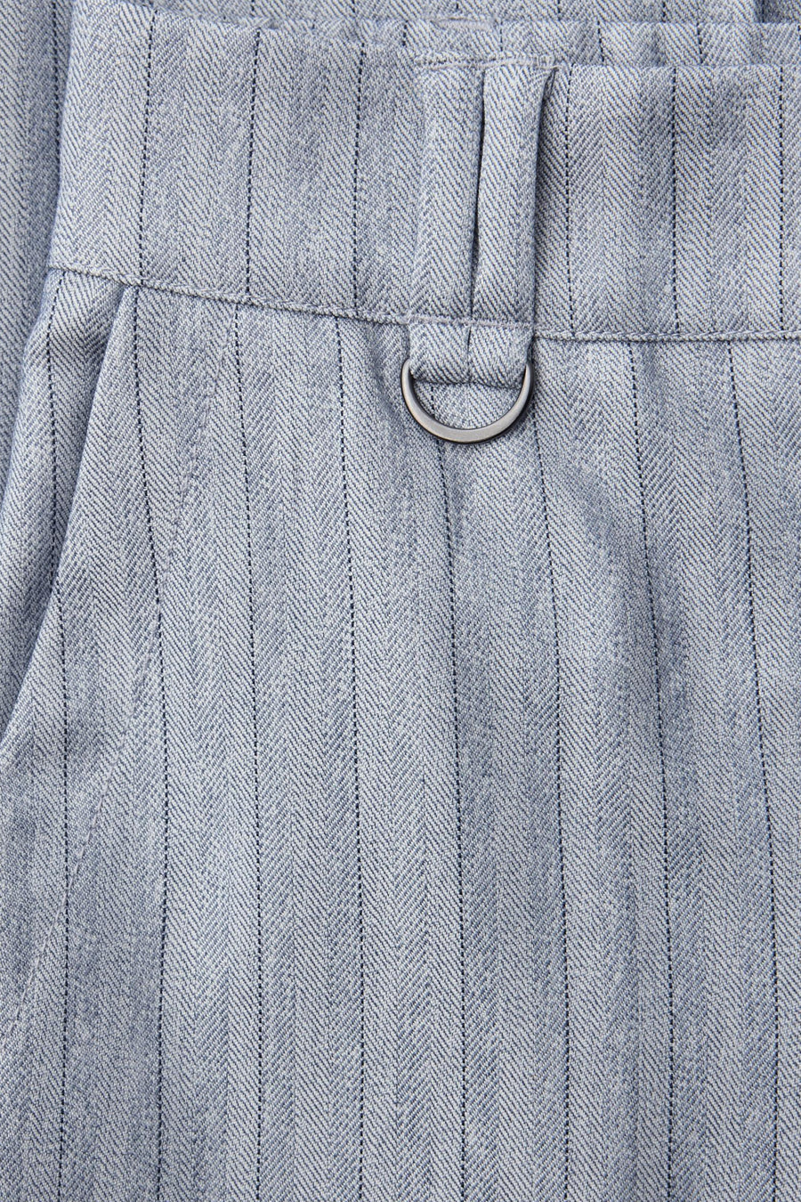Blauwe pantalon van STREET ONE, met visgraatmotief en D-ringdetail.