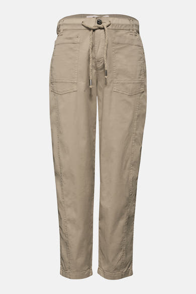 Beige broek van STREET ONE met trekkoord en cargozakken, vooraanzicht.