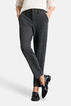 Pantalon de costume gris STREET ONE porté, avec poches latérales et chaussures noires.