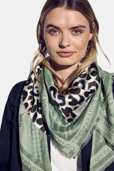 Groene sjaal van STREET ONE met luipaardprint en decoratieve print.