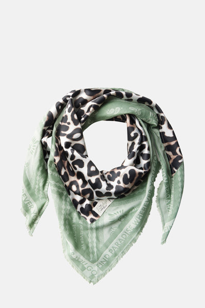 Foulard vert de STREET ONE avec motif léopard et imprimé décoratif.