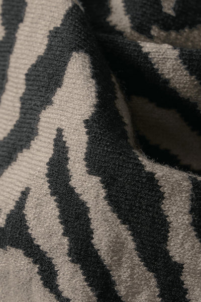 Zwart sjaal met zebraprint, van Street One, in zachte textuurgebreide stof.