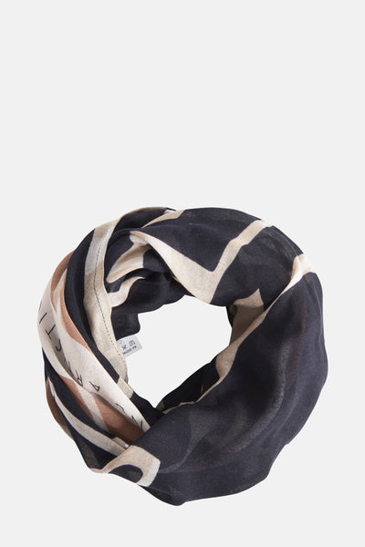 Foulard beige de Street One avec des motifs géométriques noirs et marron clair.