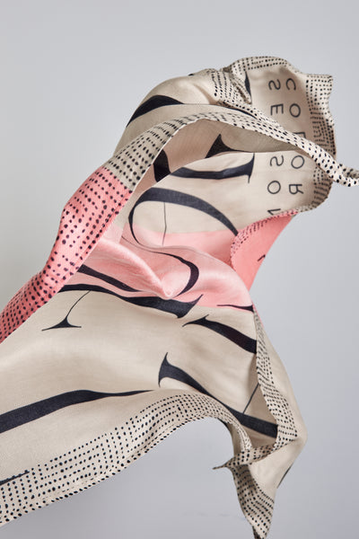 Multikleuren sjaal van Street One, met abstracte patronen en een stippenrand.