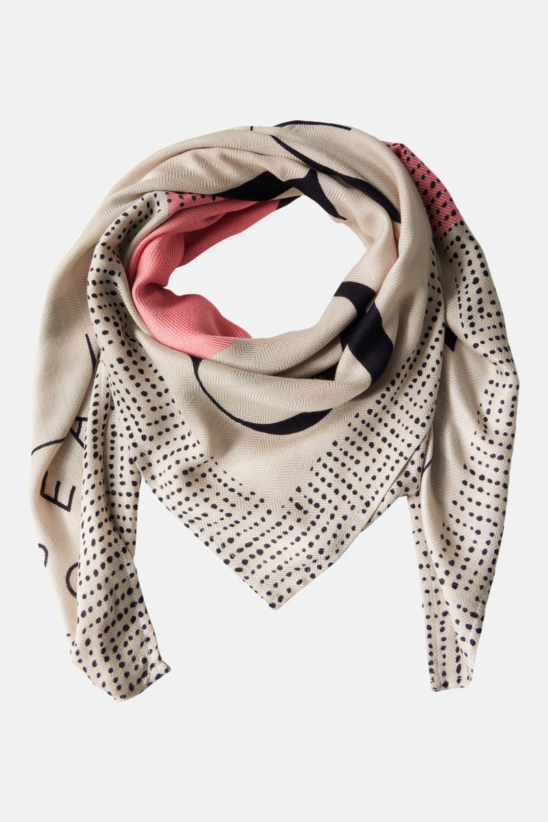 Multikleurige sjaal van STREET ONE met stippenpatroon en zwarte en roze grafische details.