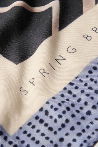 Foulard multicolore de STREET ONE avec motif géométrique et pois.