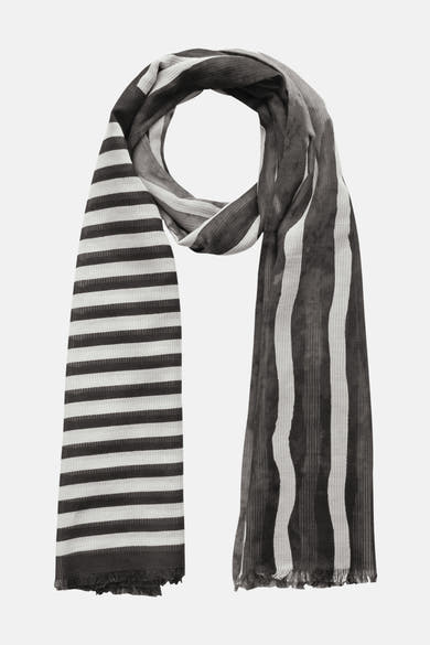 Foulard noir rayé de STREET ONE, à rayures contrastées et finitions à franges.
