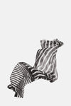 Foulard noir rayé de STREET ONE, motif «Fresh Star» tourbillonnant.
