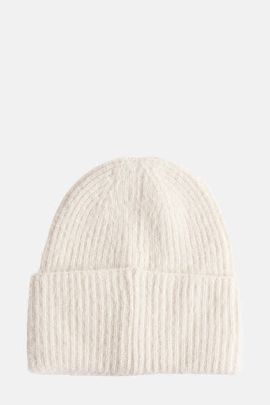 Bonnet blanc en tricot de STREET ONE, avec une texture côtelée douce et un design simple.