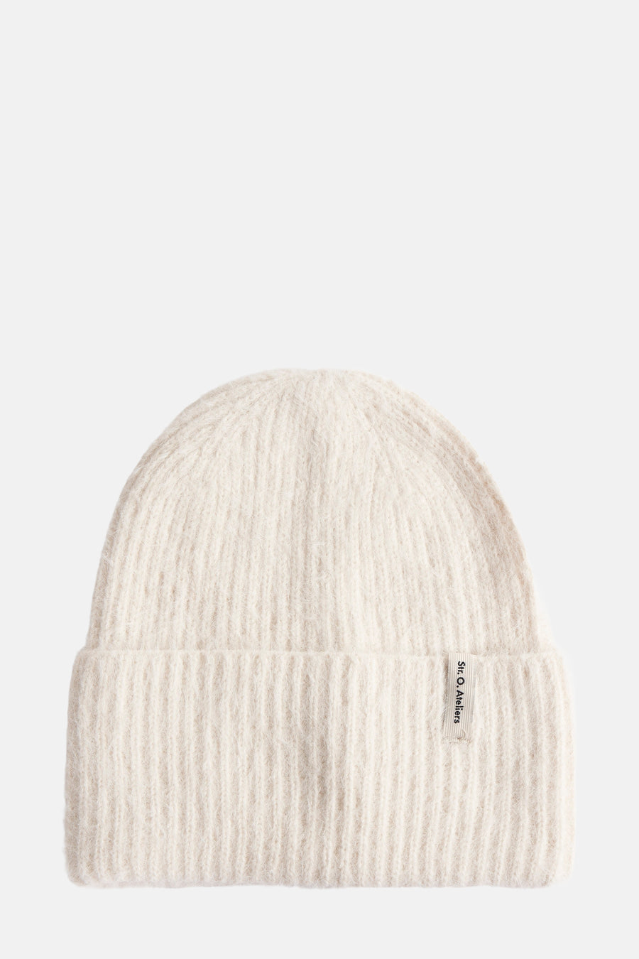 Bonnet blanc en maille côtelée de Street One, avec une étiquette discrète sur le bord replié.

