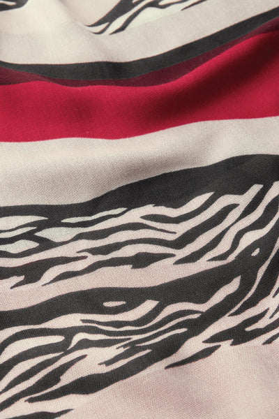 Multicolore sjaal van STREET ONE, met een zebraprint en rode en witte strepen.