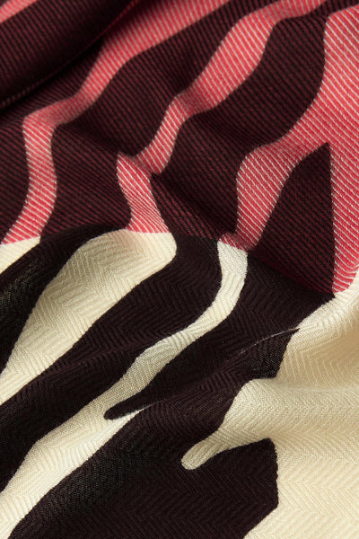 Multikleuren sjaal van Street One met een tweekleurig golvend patroon en een zichtbare geweven textuur.