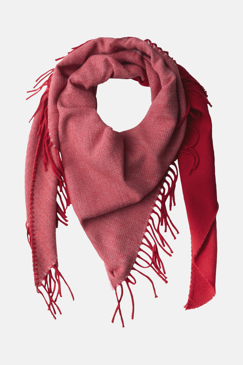 Écharpe rouge de STREET ONE, avec motif texturé tissé et longues franges décoratives.
