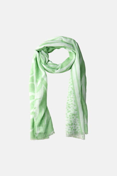 Foulard vert de STREET ONE avec rayures et motifs imprimés, texture légère et bords frangés.