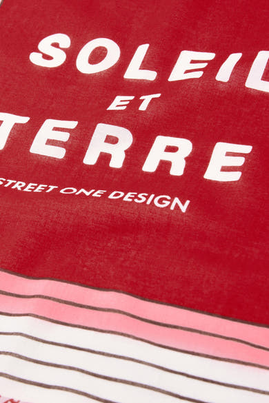 Multikleuren sjaal van STREET ONE, met tekstprint "Zon en Aarde" en horizontaal strepenpatroon.