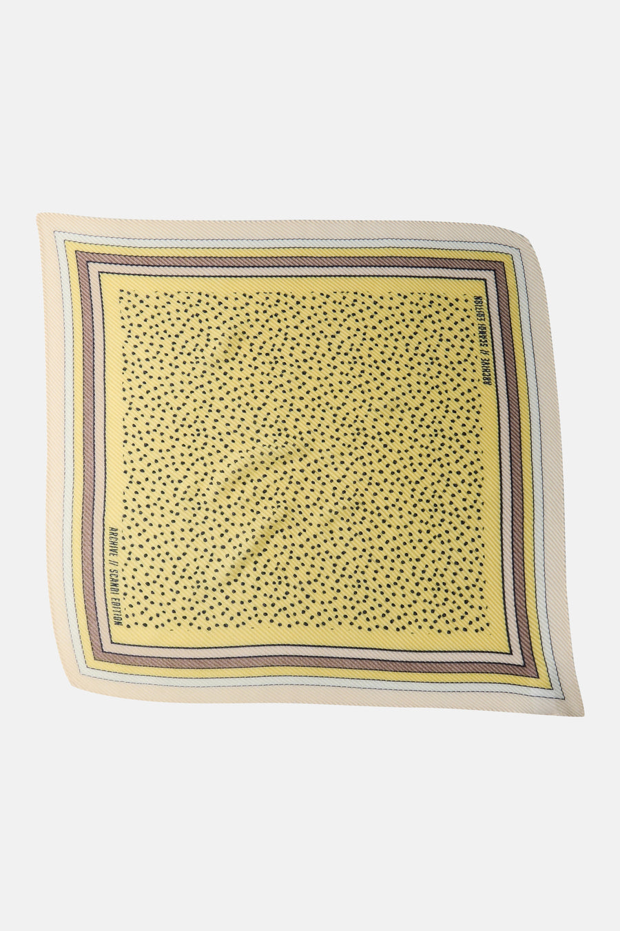 Multikleuren sjaal van Street One, stippenpatroon op een gele achtergrond met gestreepte rand.